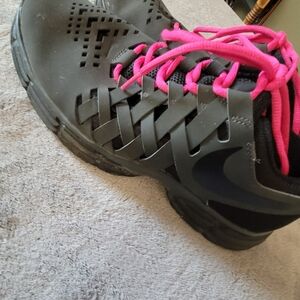 Nike Men's Lunar Fingertrap TR. Tennis Shoes Black Pink Laces Size 8W EUC